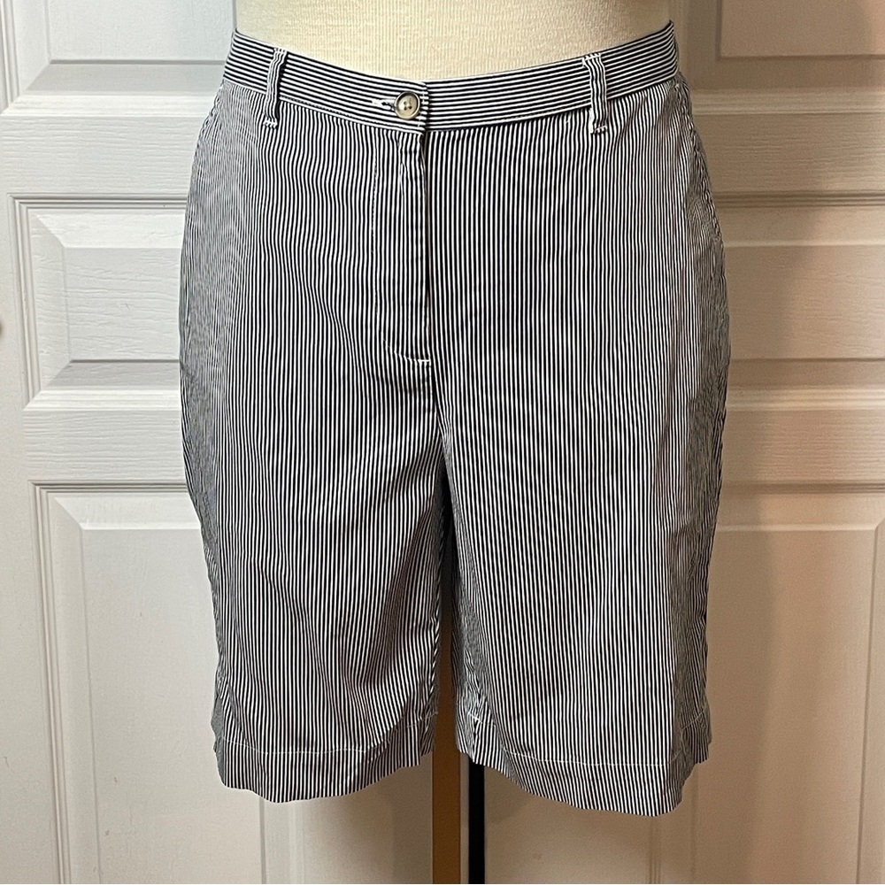 ⭐️FREE WITH PURCHASE⭐️ 
LAND’S END Bermuda Shorts